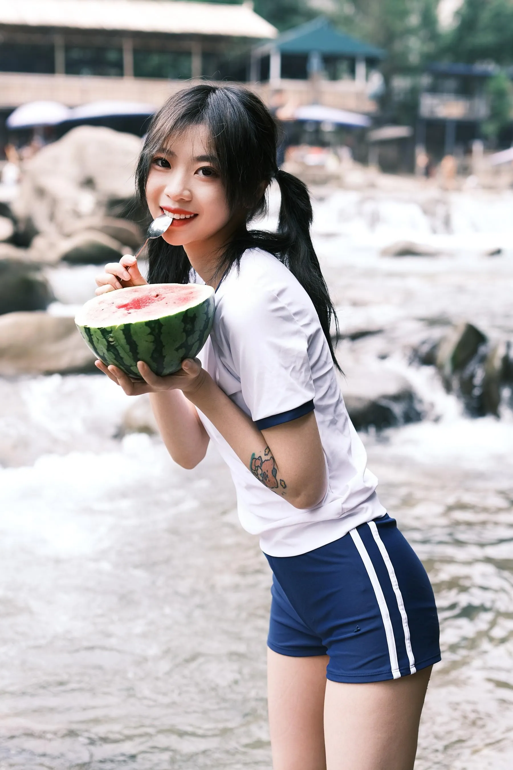 [艺图语] 2022.05.26 慢夏 池子 [20P]插图2